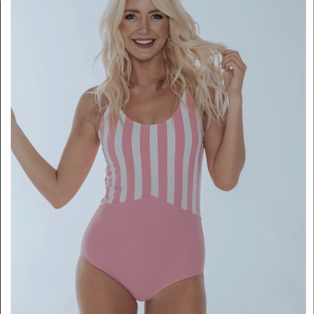 Fun New Swimsuit | Pink & White Stripes 💧